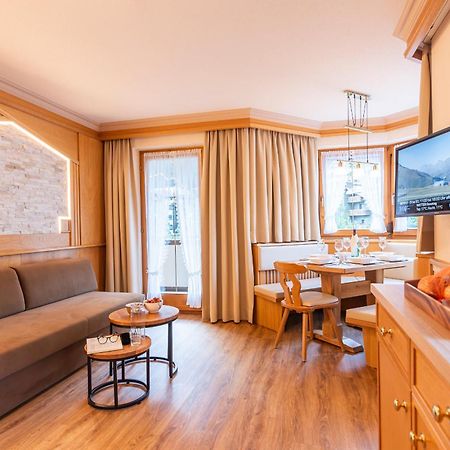 Hotel Garni Apart Tina Ischgl Bagian luar foto