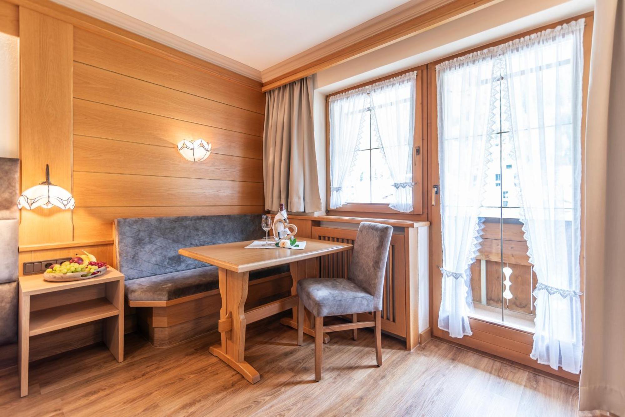 Hotel Garni Apart Tina Ischgl Bagian luar foto